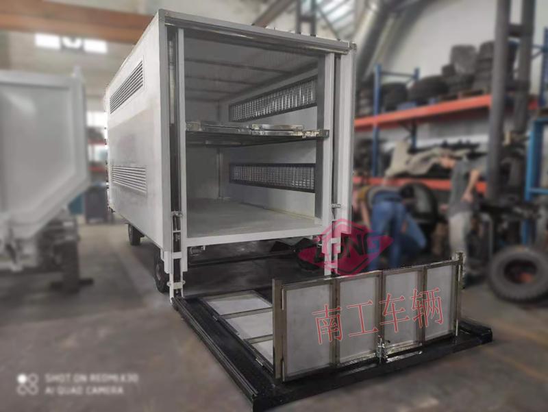 5吨厢式赢博(中国)带垂直升降尾板工具拖车