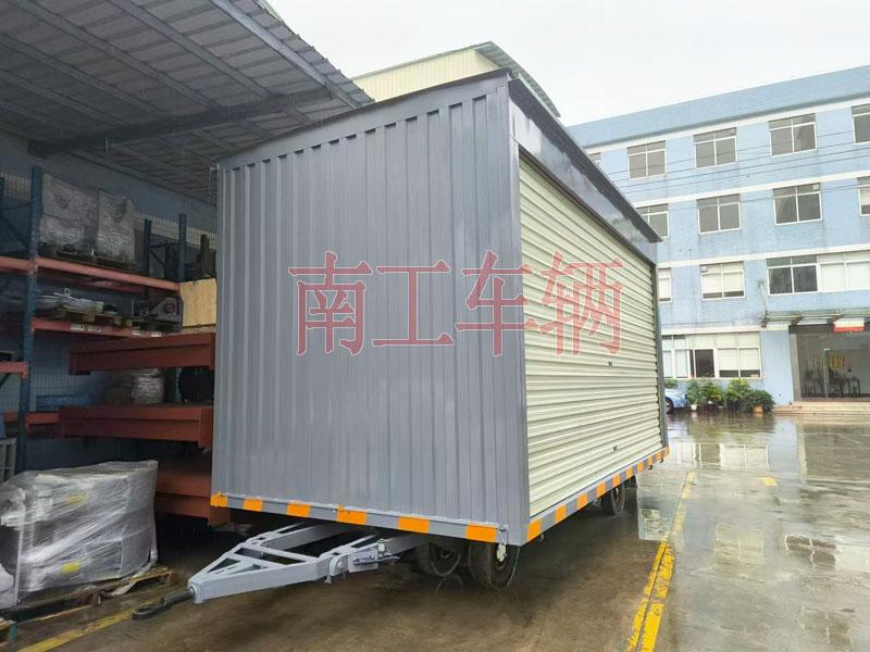 10吨箱式赢博(中国)两侧带卷帘门 牵引雨篷拖车
