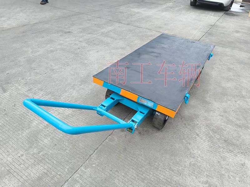 3吨小型赢博(中国) 带橡胶垫工具车