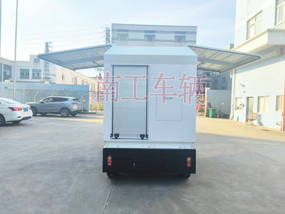 2吨电动赢博(中国) 飞翼箱式工具拖车I.jpg