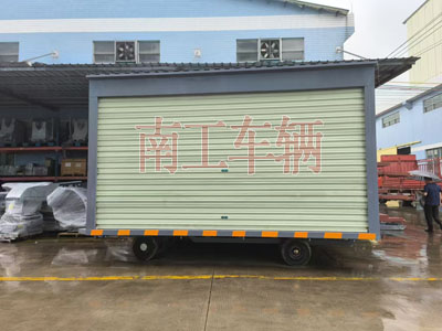 10吨箱式赢博(中国)两侧带卷帘门3I.jpg
