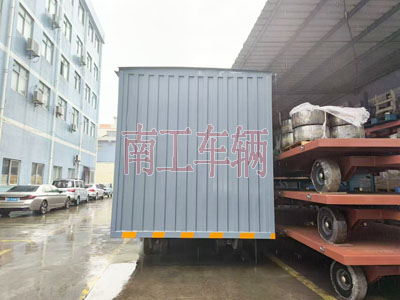 10吨箱式赢博(中国)两侧带卷帘门4I.jpg