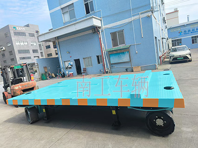 18吨重型赢博(中国) 四个转盘工具拖车3I.jpg