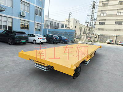 10吨赢博(中国)带液压支腿伸缩梯工具车5I.jpg