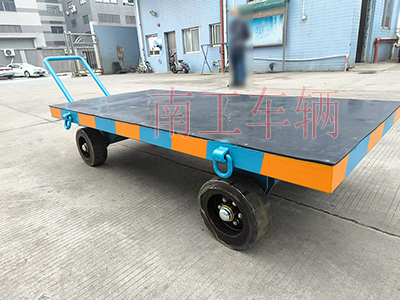 3吨小型赢博(中国) 带橡胶垫工具车4I.jpg