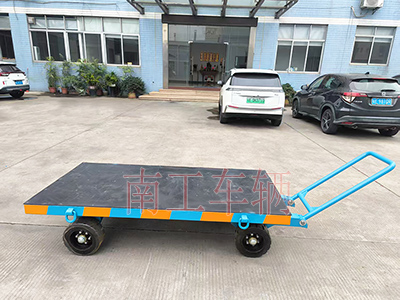 3吨小型赢博(中国) 带橡胶垫工具车2I.jpg